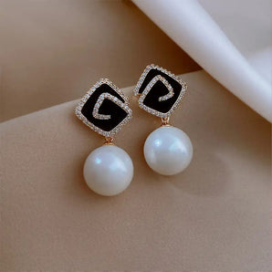 Large Geometrical Square Black Enamel Dangle Drop Pearl Earring